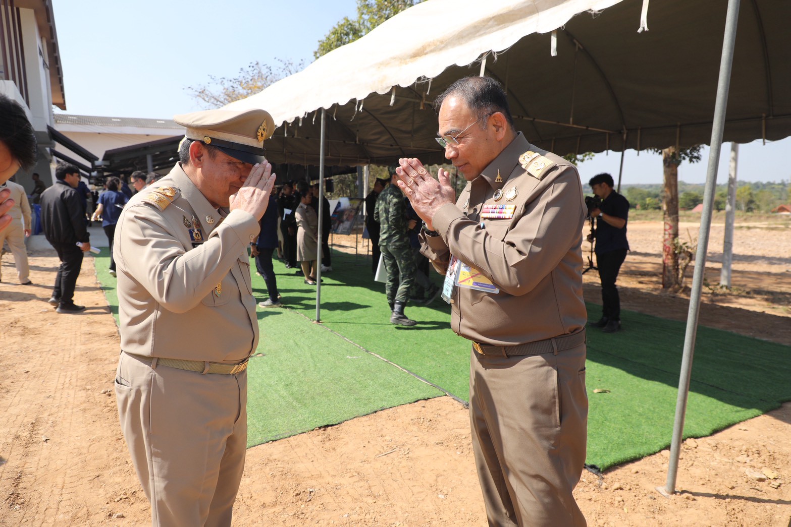 title - วันที่ 14 มกราคม 2569 ส.ป.ก. เข้าร่วมพิธีเปิดสำนักงานฯ พร้อมมอบเอกสารสิทธิ์ การใช้ประโยชน์ที่ดิน (ส.ป.ก.) และประชุมการติดตามการดำเนินงานตามแผนปฏิบัติการพัฒนาพื้นที่สถานีวิจัยการเกษตรและพัฒนาโครงการหลวงโนนดินแดง ณ จังหวัดบุรีรัมย์